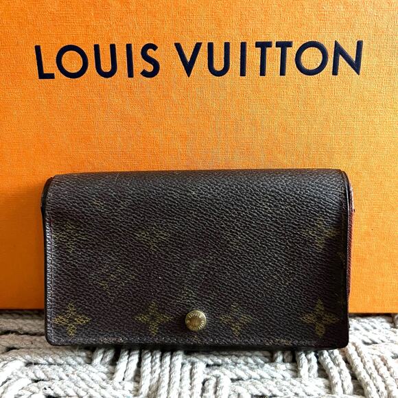 Louis Vuitton Porte Monnaie Tresor Monogram Wallet - Picture 1 of 10